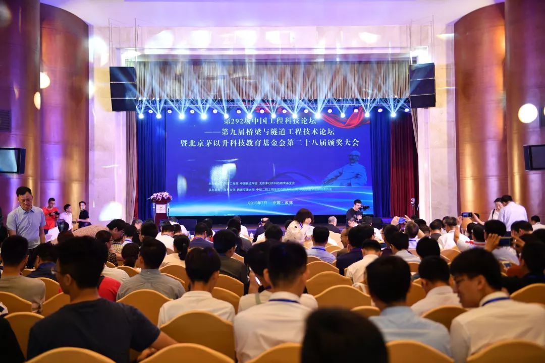 久久久精品国产亚洲成人满18免费网站