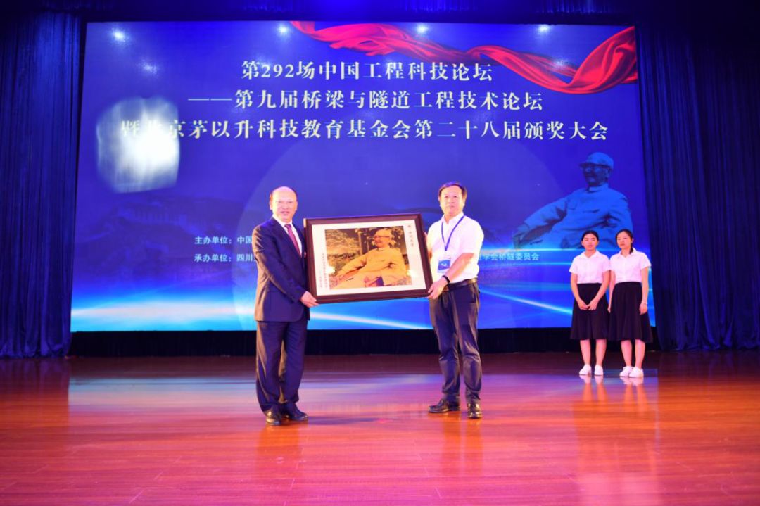 久久久精品国产亚洲成人满18免费网站