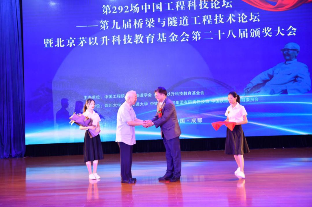 久久久精品国产亚洲成人满18免费网站