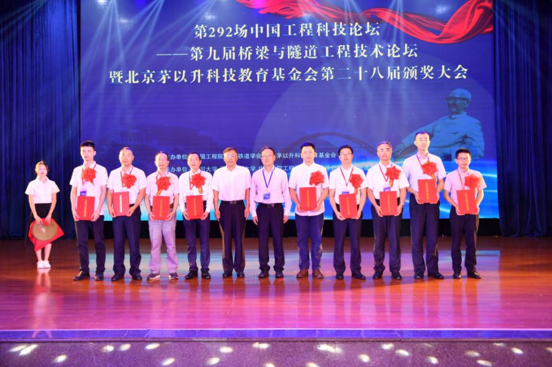 久久久精品国产亚洲成人满18免费网站