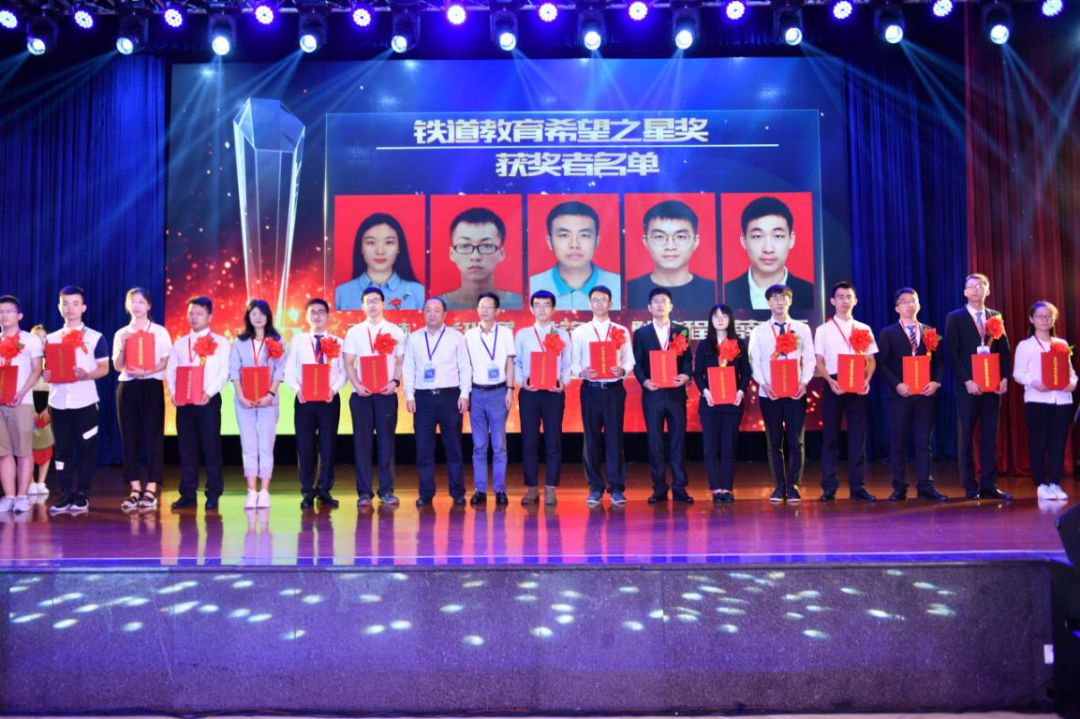 久久久精品国产亚洲成人满18免费网站