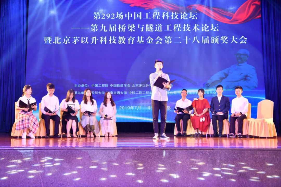 久久久精品国产亚洲成人满18免费网站