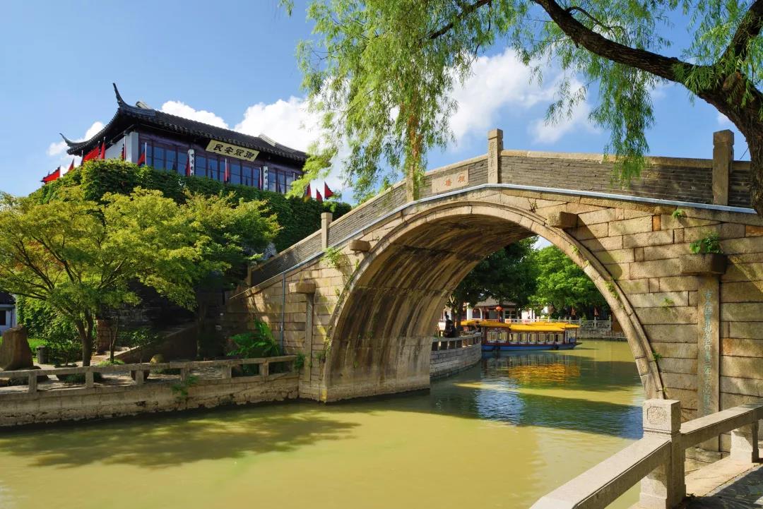 久久久精品国产亚洲成人满18免费网站