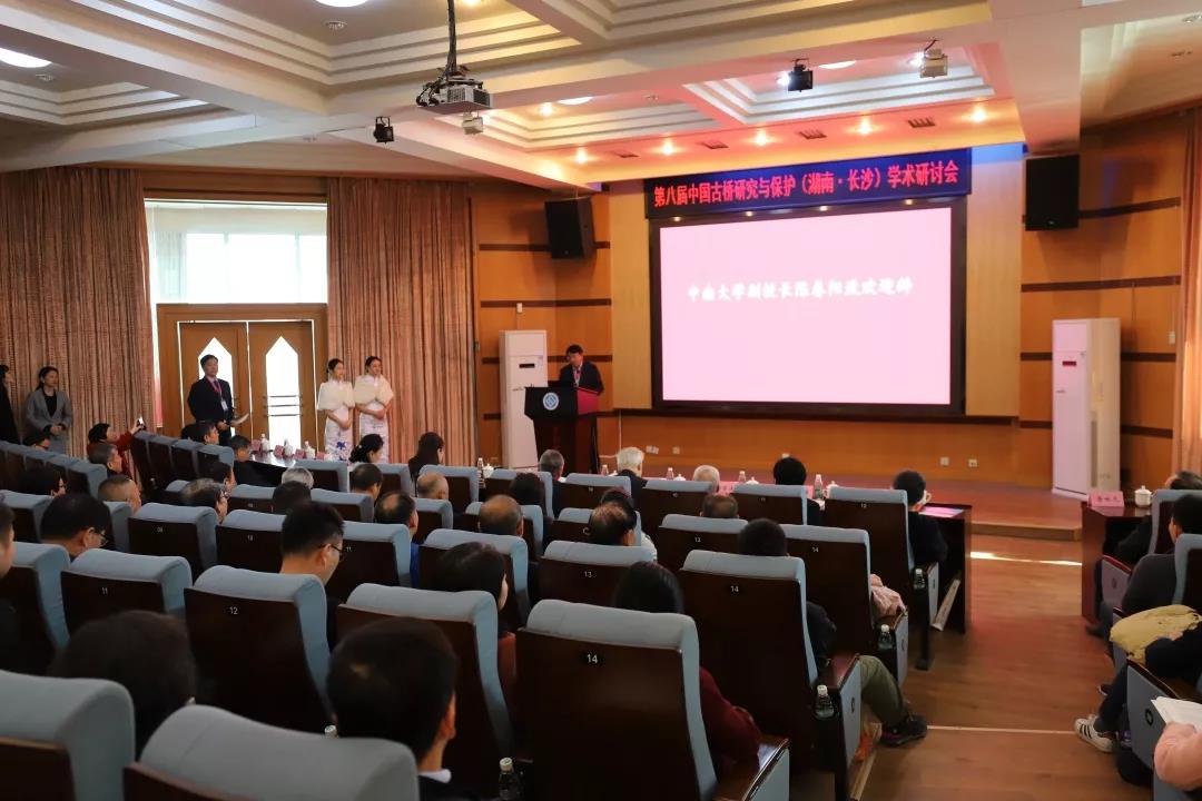 久久久精品国产亚洲成人满18免费网站