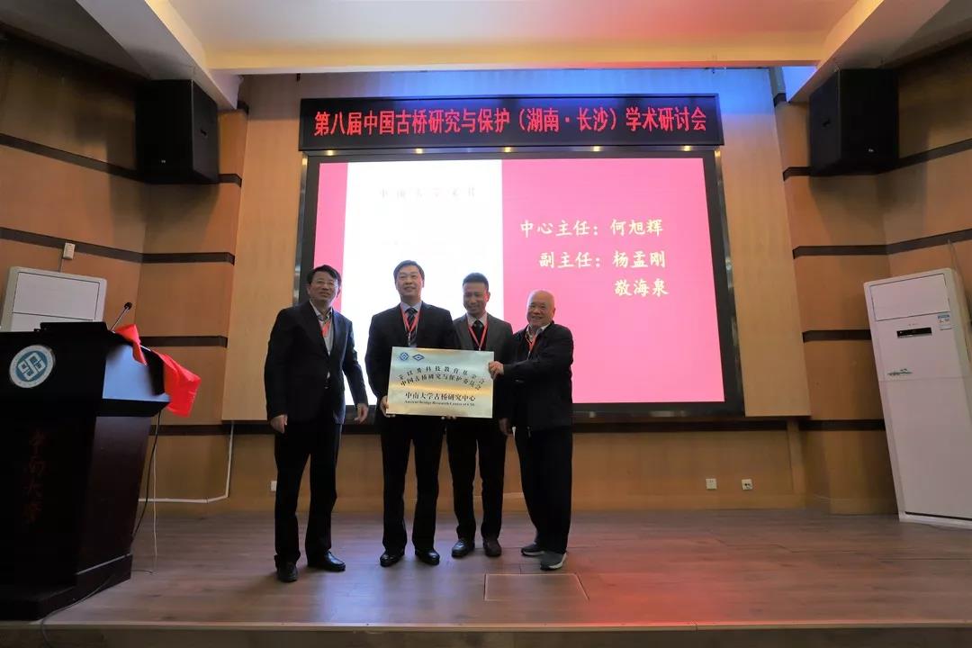 久久久精品国产亚洲成人满18免费网站