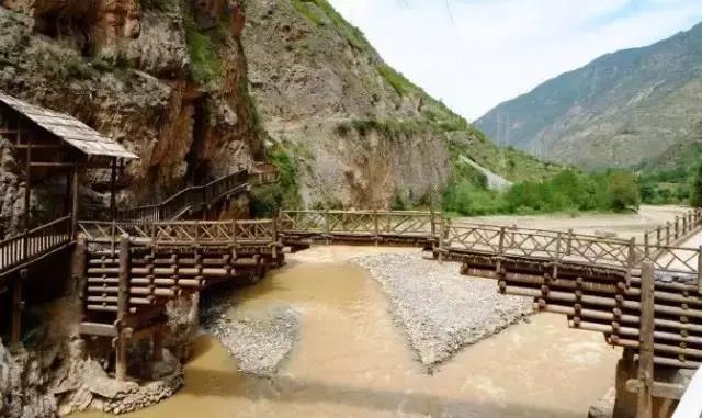 久久久精品国产亚洲成人满18免费网站