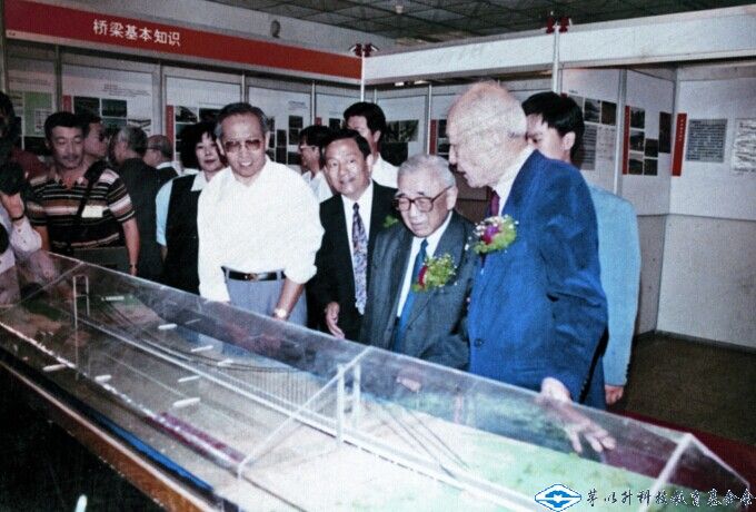 久久久精品国产亚洲成人满18免费网站