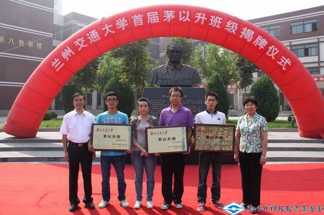 久久久精品国产亚洲成人满18免费网站