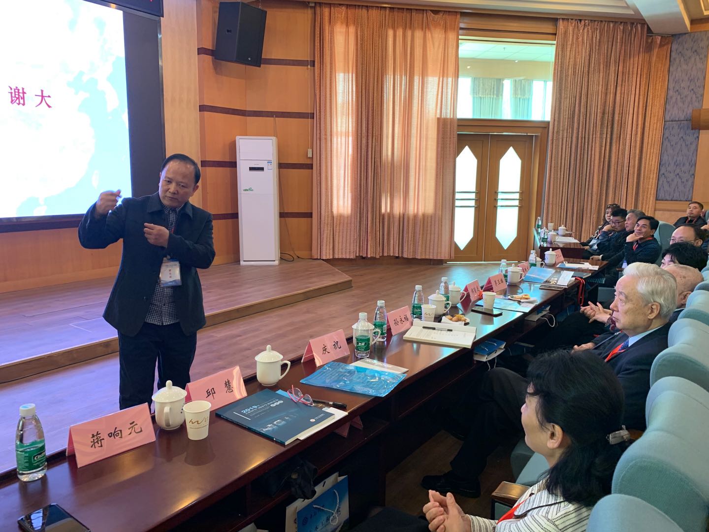 久久久精品国产亚洲成人满18免费网站