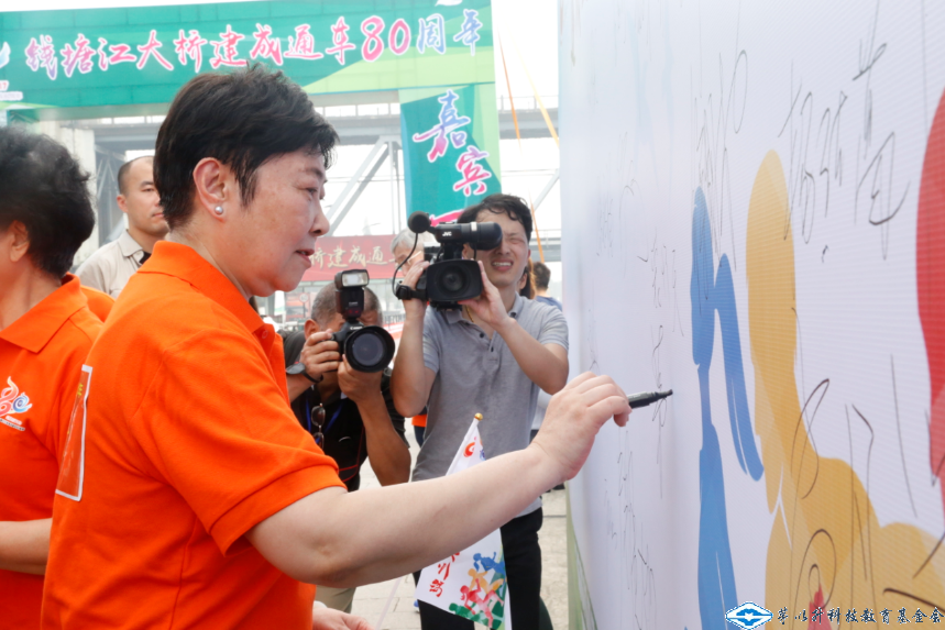 久久久精品国产亚洲成人满18免费网站