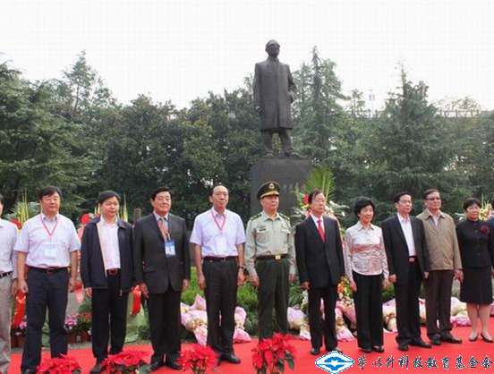 久久久精品国产亚洲成人满18免费网站