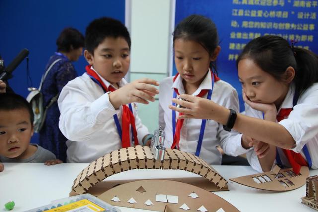 久久久精品国产亚洲成人满18免费网站