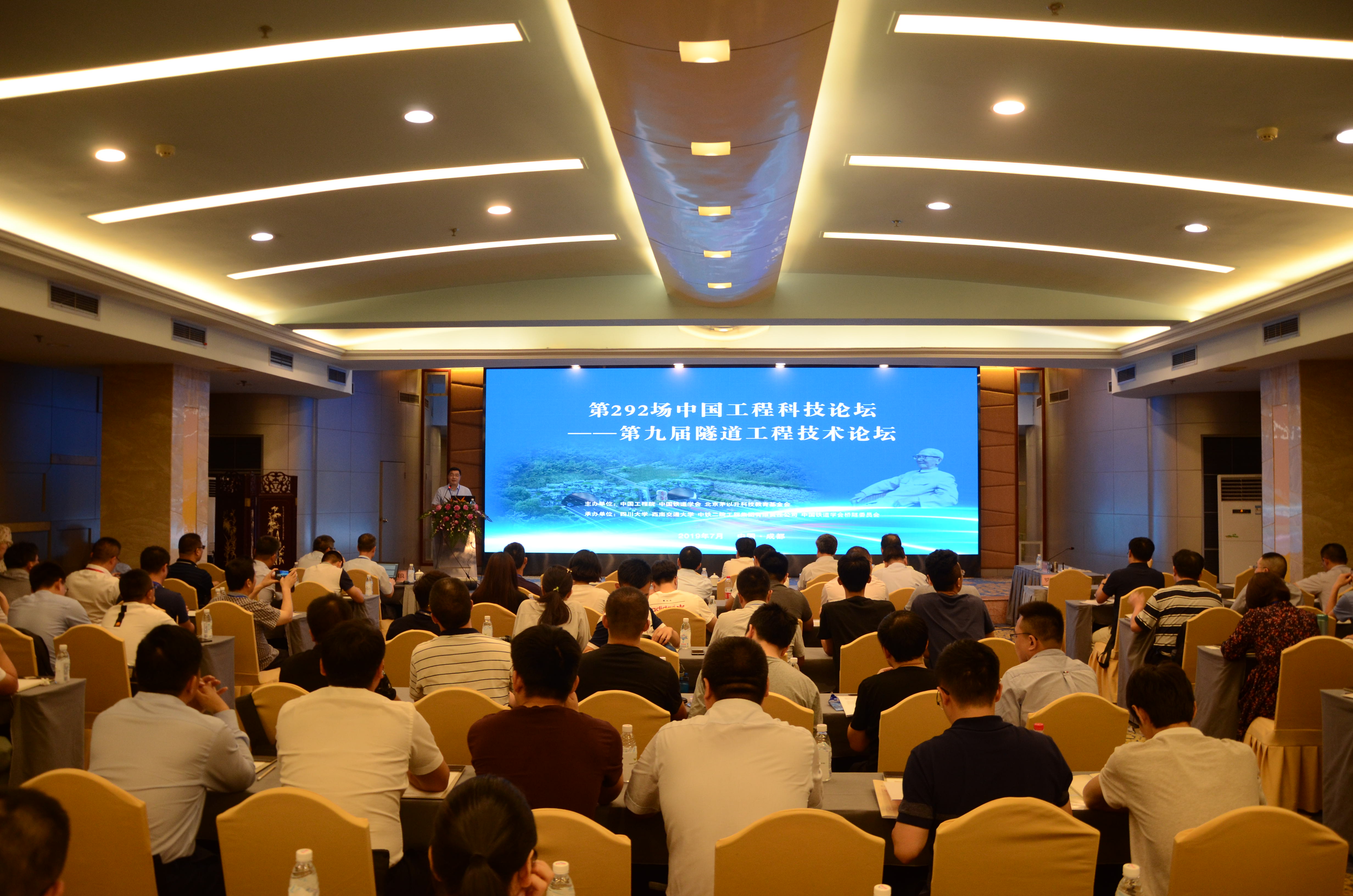 久久久精品国产亚洲成人满18免费网站