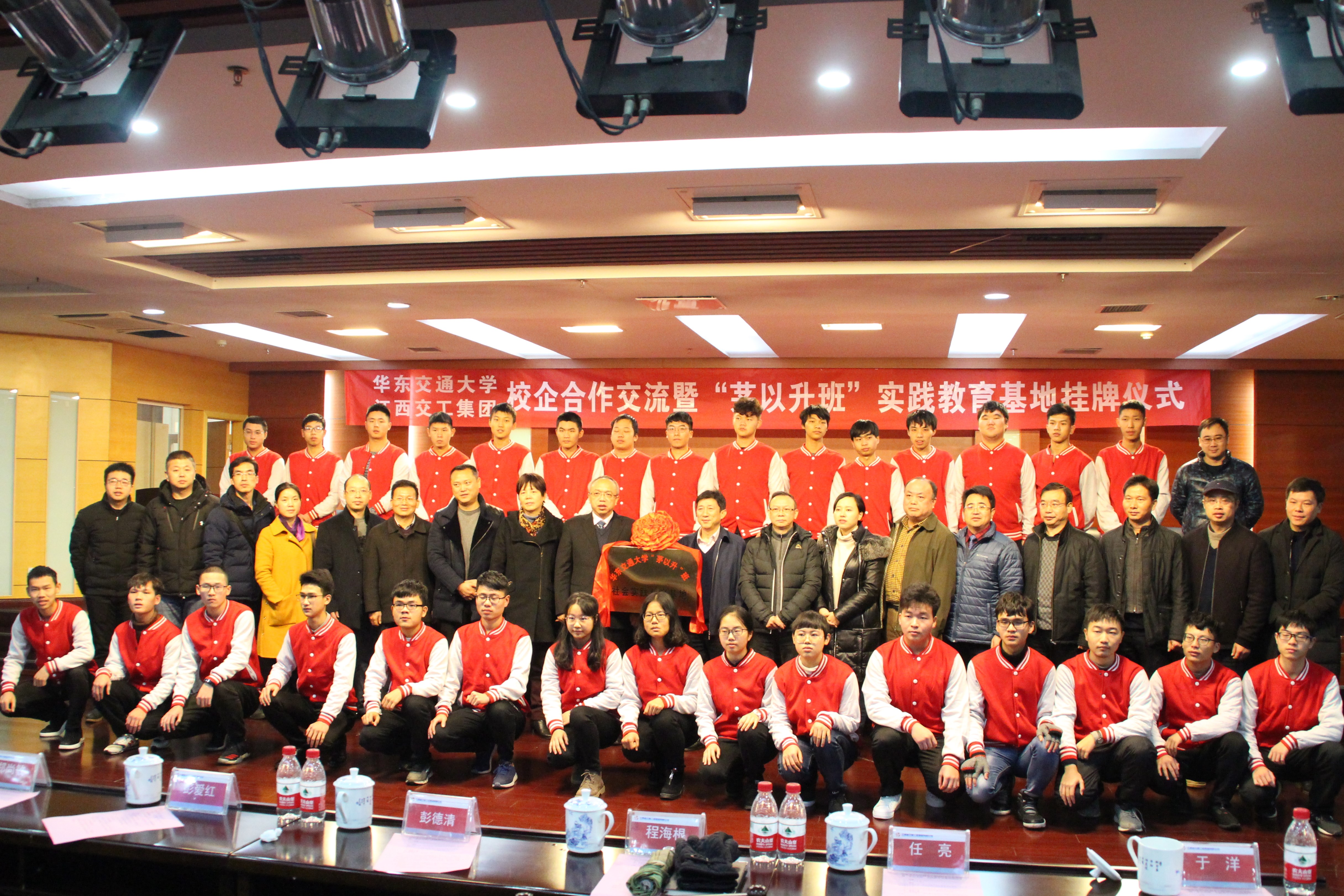 久久久精品国产亚洲成人满18免费网站