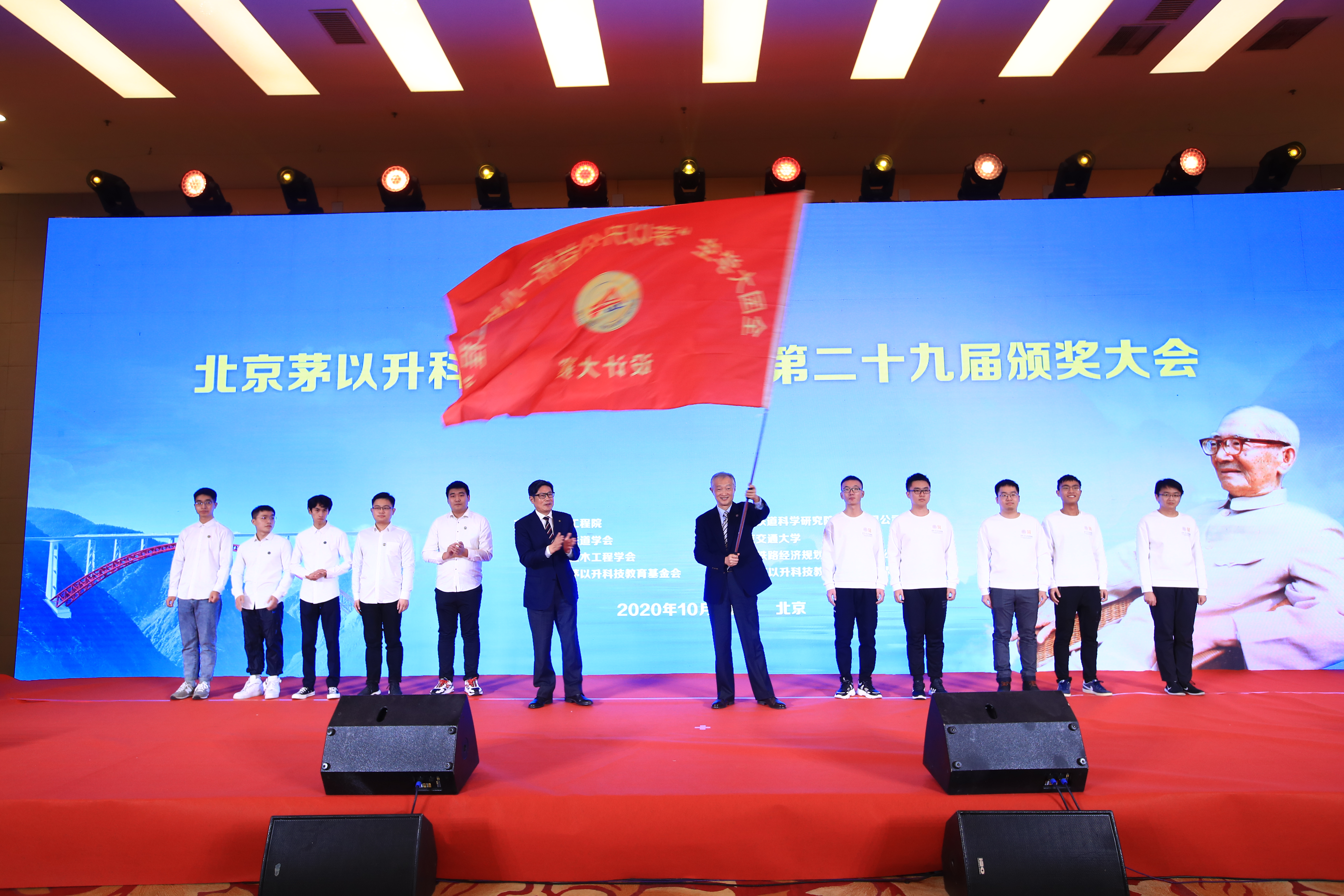 久久久精品国产亚洲成人满18免费网站