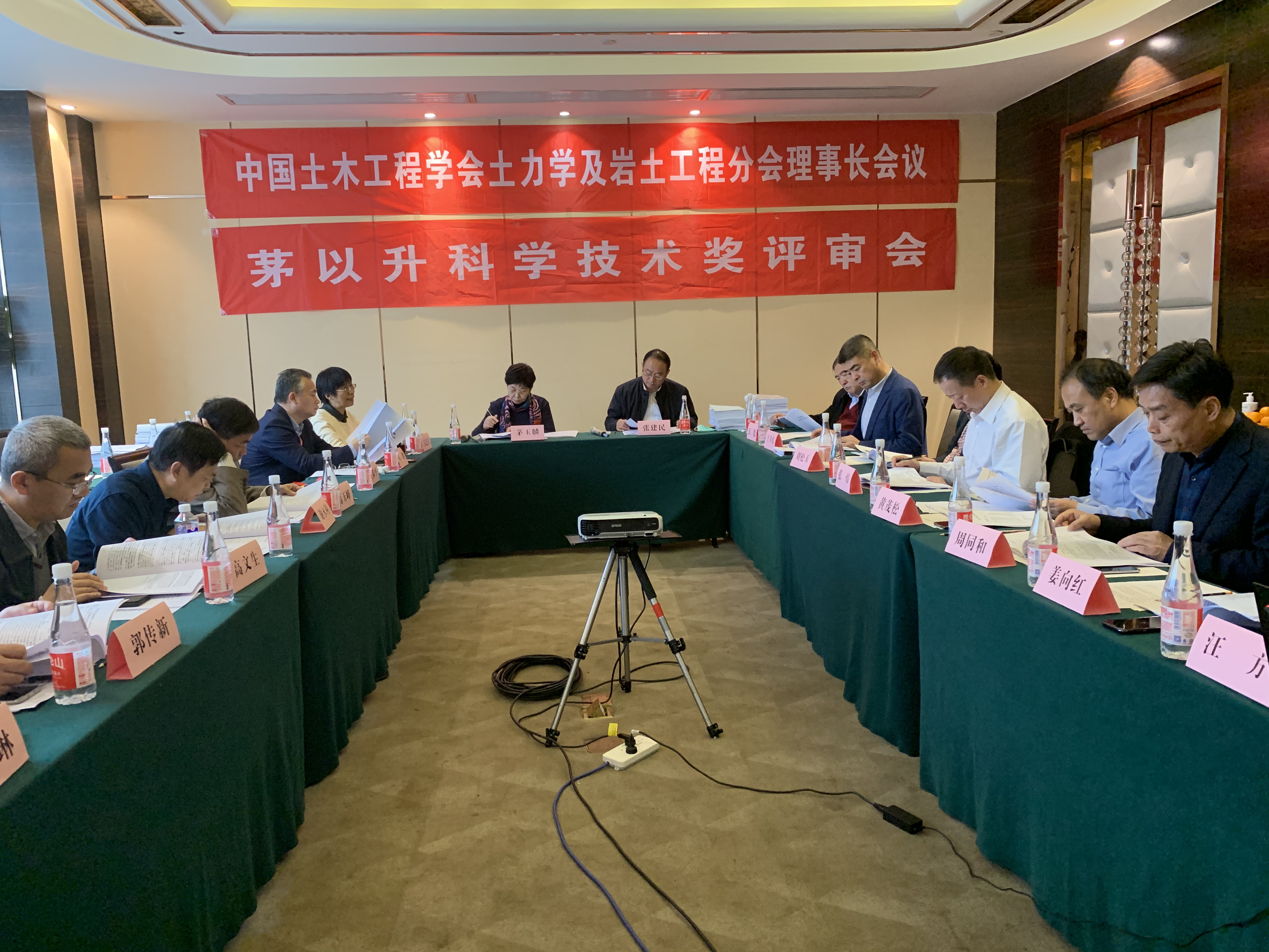 久久久精品国产亚洲成人满18免费网站