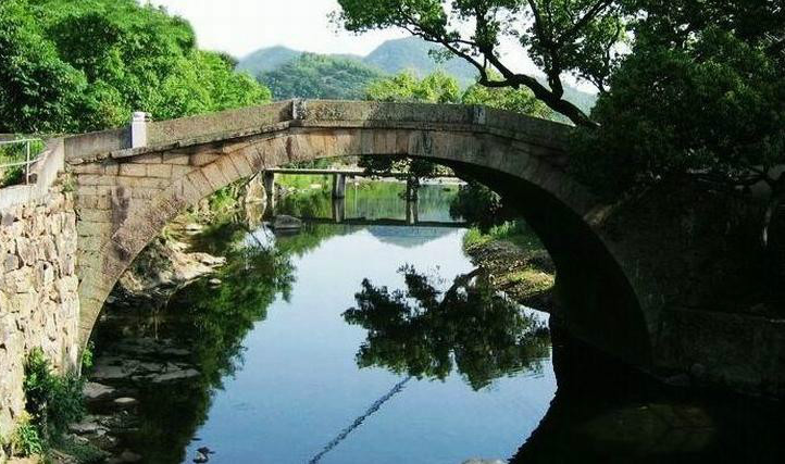 久久久精品国产亚洲成人满18免费网站