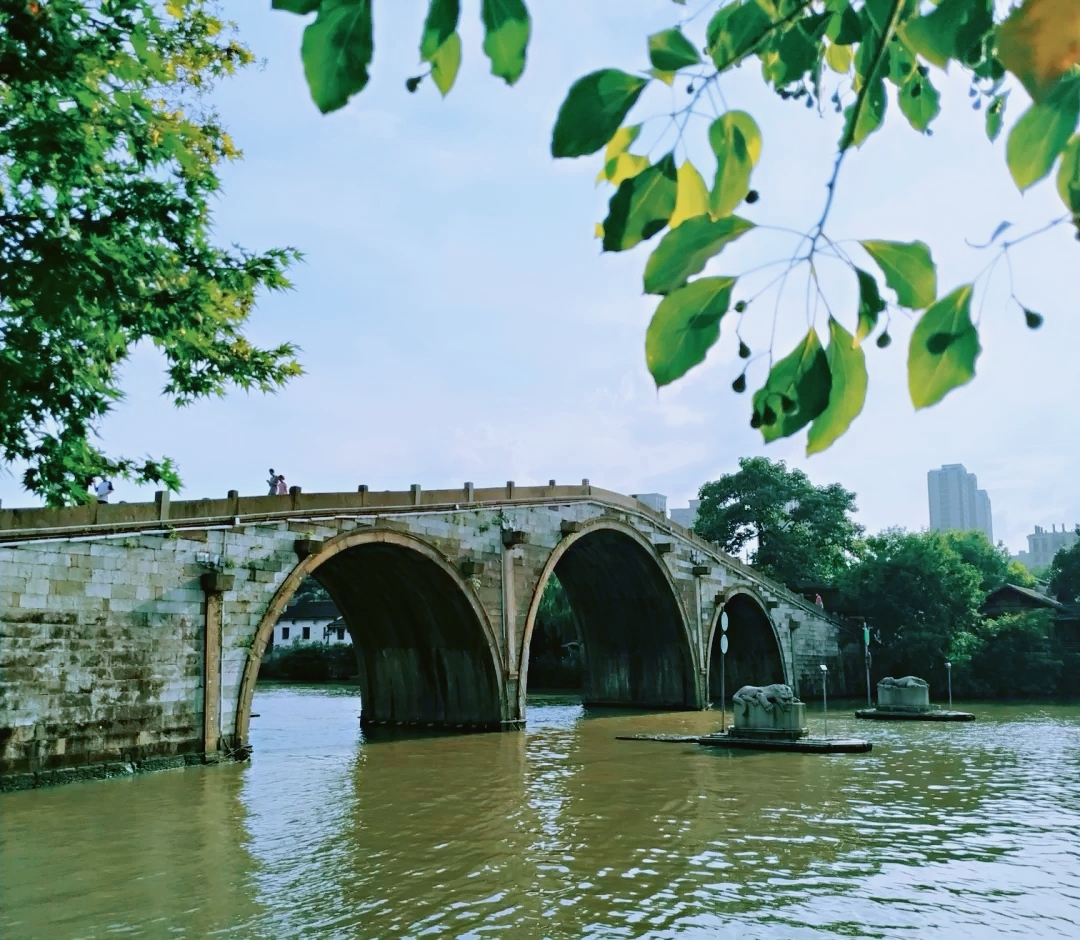 久久久精品国产亚洲成人满18免费网站