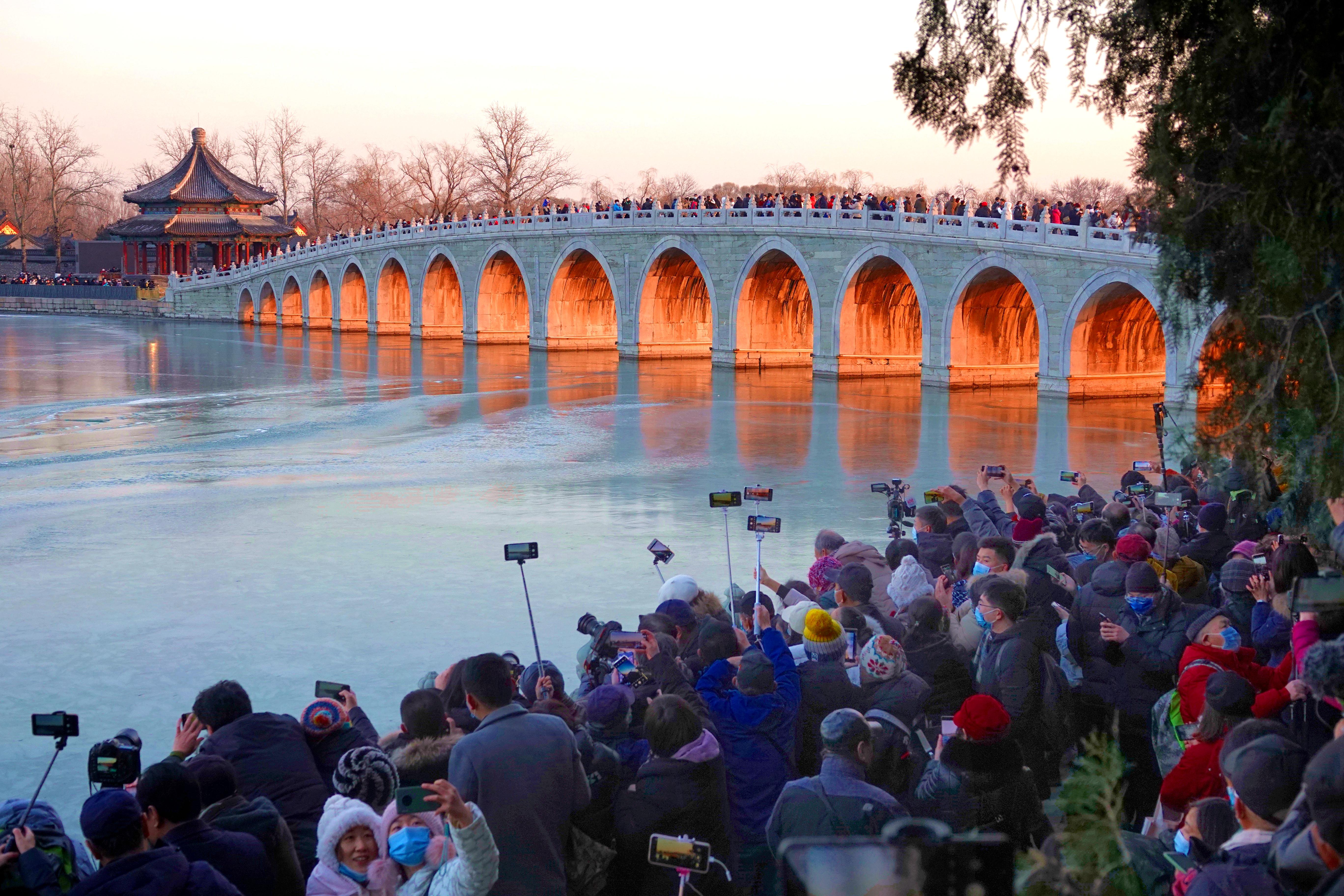 久久久精品国产亚洲成人满18免费网站