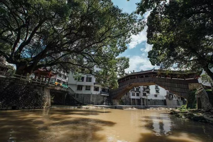 久久久精品国产亚洲成人满18免费网站