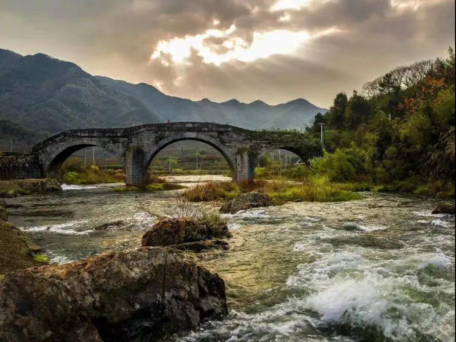 久久久精品国产亚洲成人满18免费网站