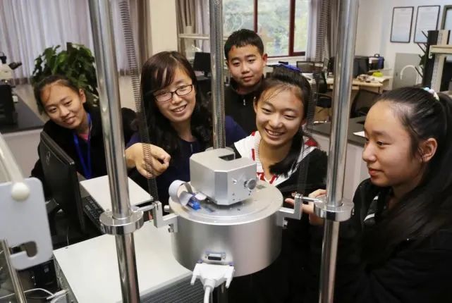 久久久精品国产亚洲成人满18免费网站