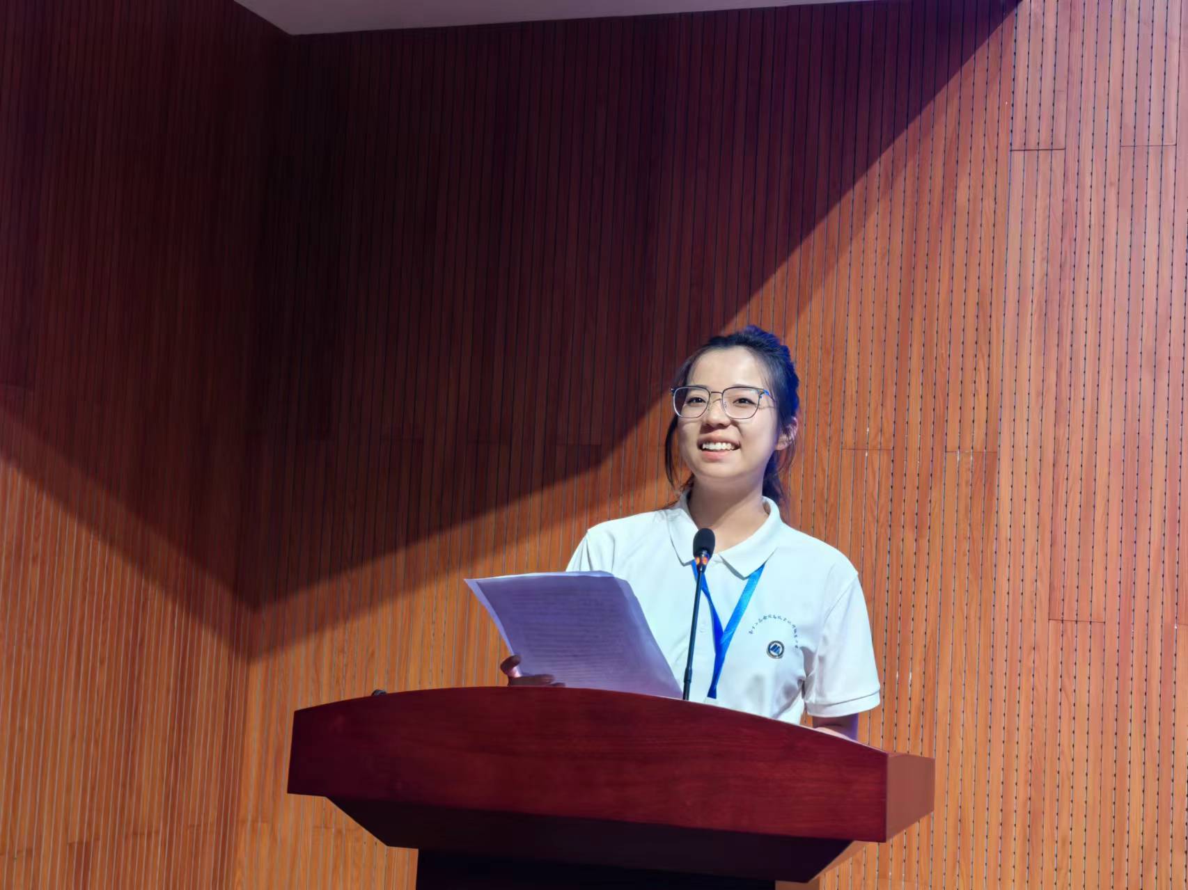 久久久精品国产亚洲成人满18免费网站