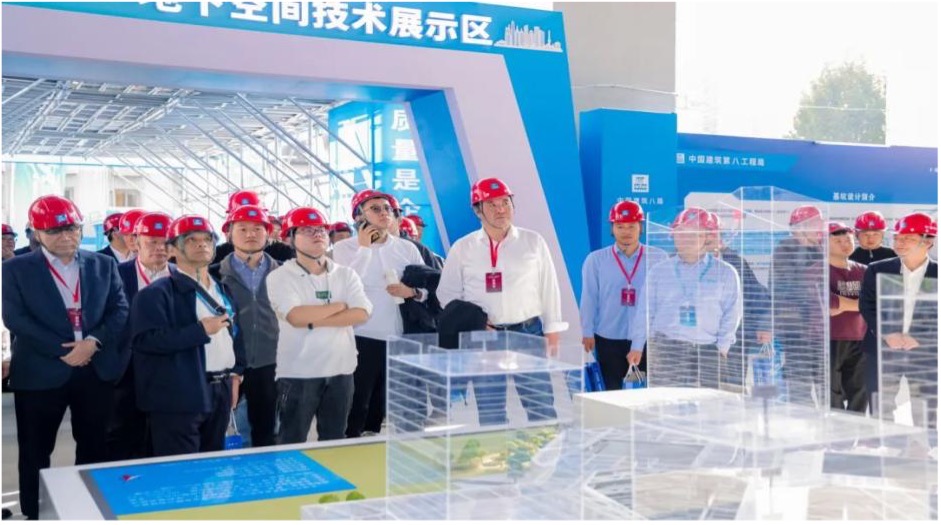 久久久精品国产亚洲成人满18免费网站