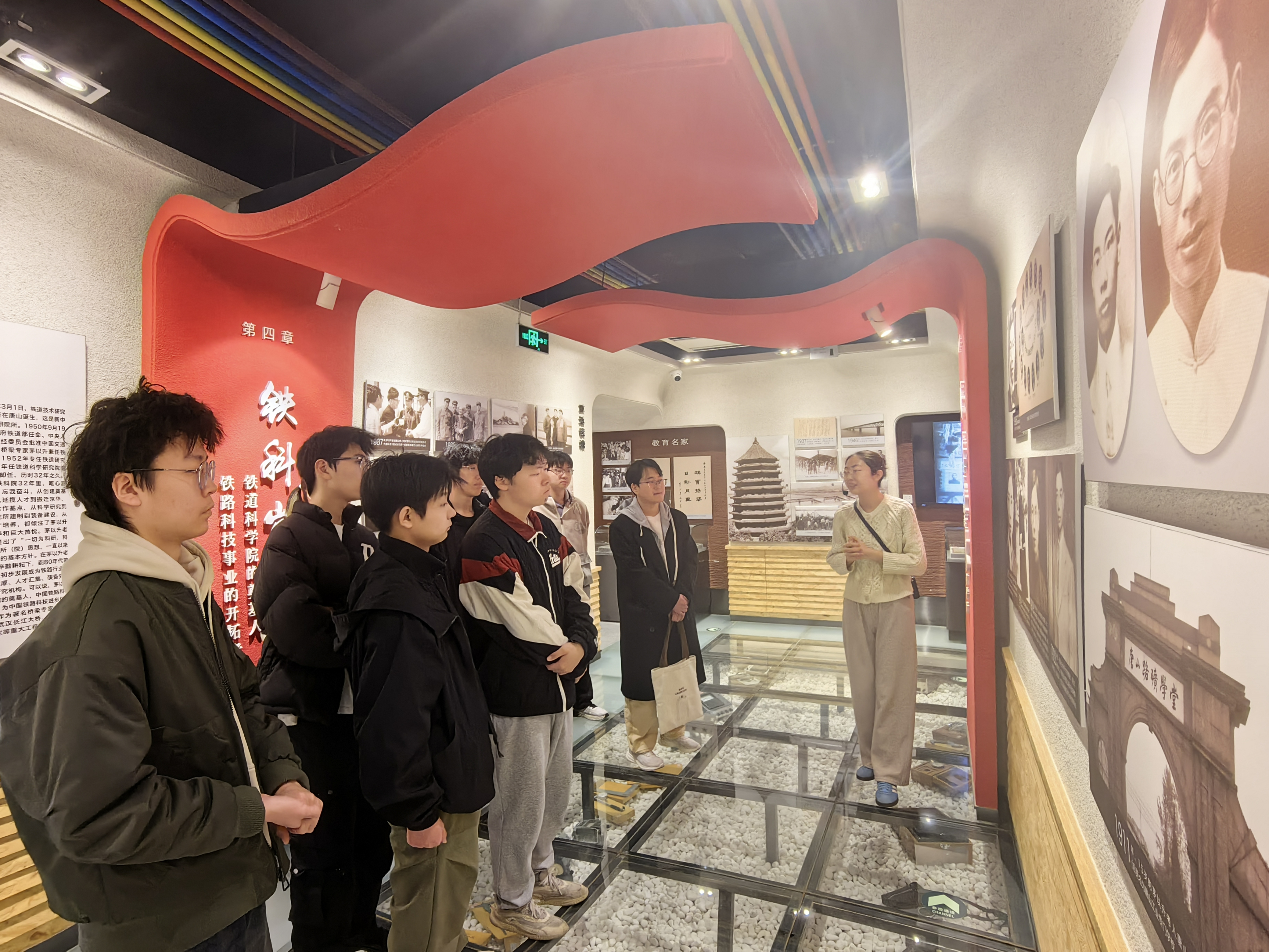 久久久精品国产亚洲成人满18免费网站