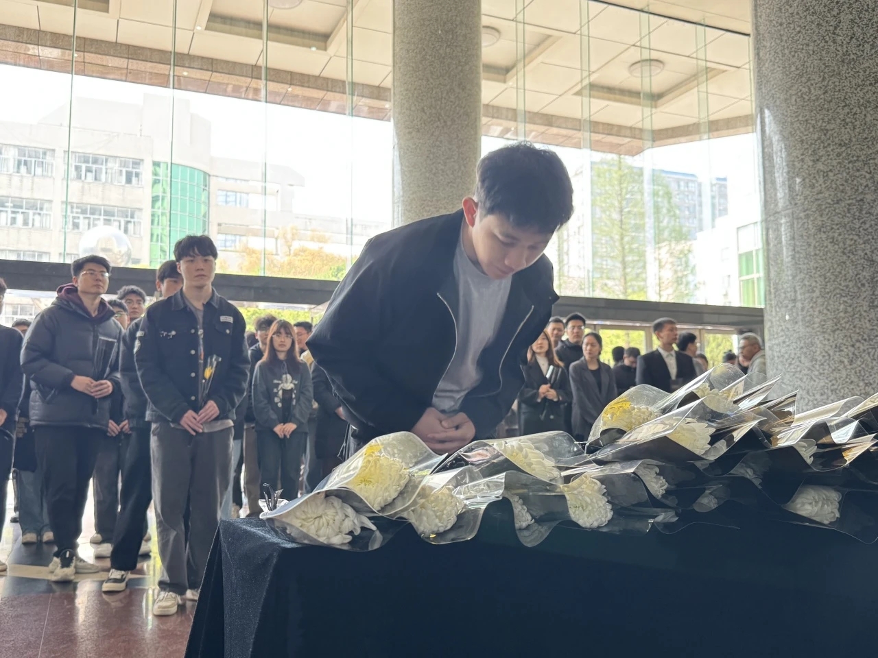 久久久精品国产亚洲成人满18免费网站