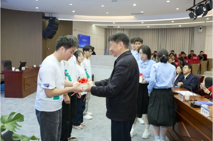 久久久精品国产亚洲成人满18免费网站