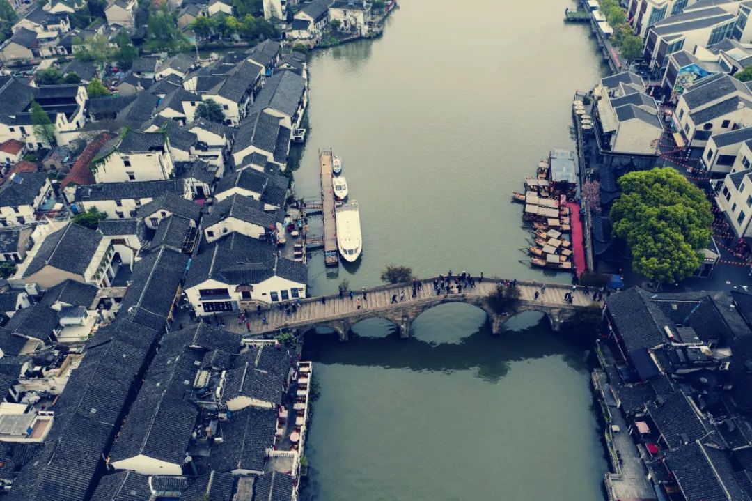 久久久精品国产亚洲成人满18免费网站