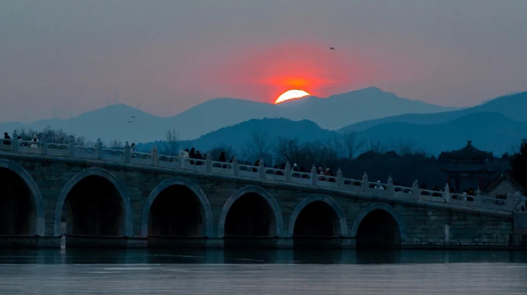 久久久精品国产亚洲成人满18免费网站