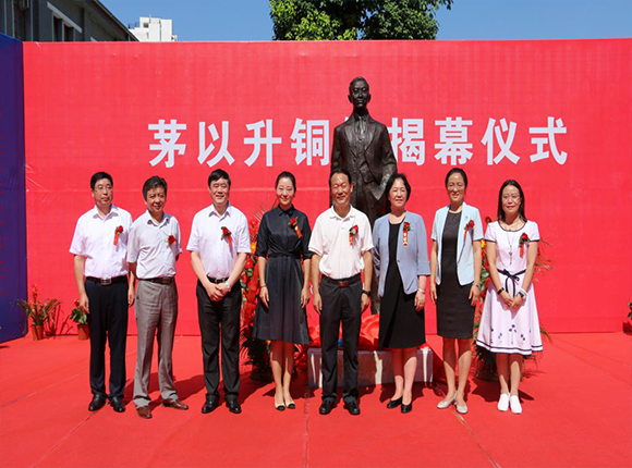 久久久精品国产亚洲成人满18免费网站