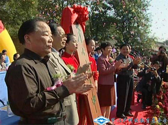 久久久精品国产亚洲成人满18免费网站