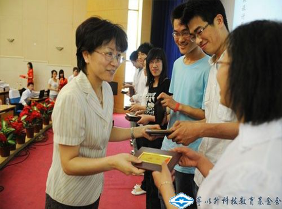 久久久精品国产亚洲成人满18免费网站