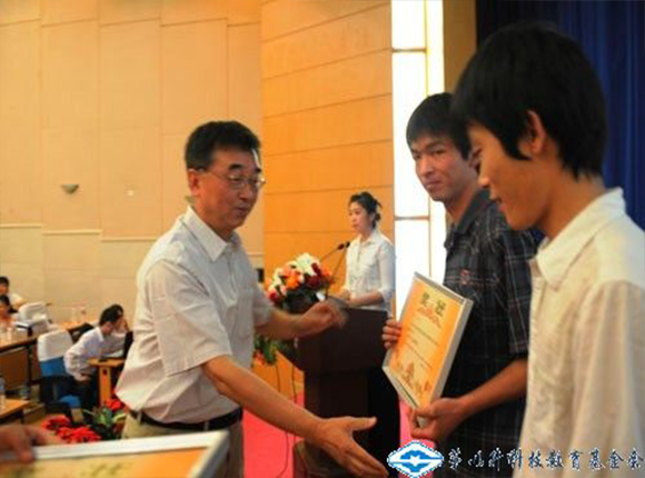 久久久精品国产亚洲成人满18免费网站