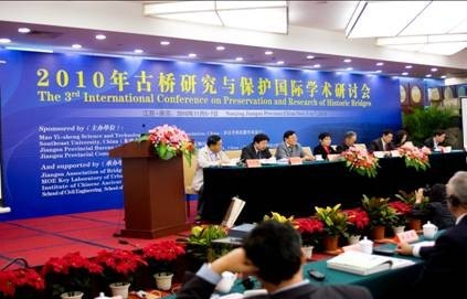 久久久精品国产亚洲成人满18免费网站