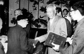 久久久精品国产亚洲成人满18免费网站