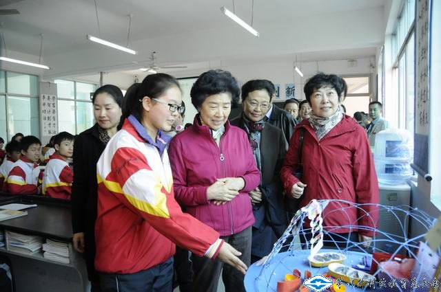 久久久精品国产亚洲成人满18免费网站