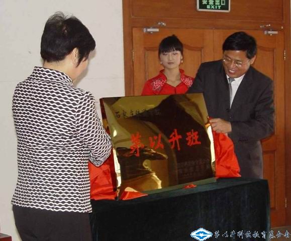 久久久精品国产亚洲成人满18免费网站