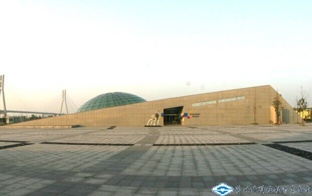 久久久精品国产亚洲成人满18免费网站