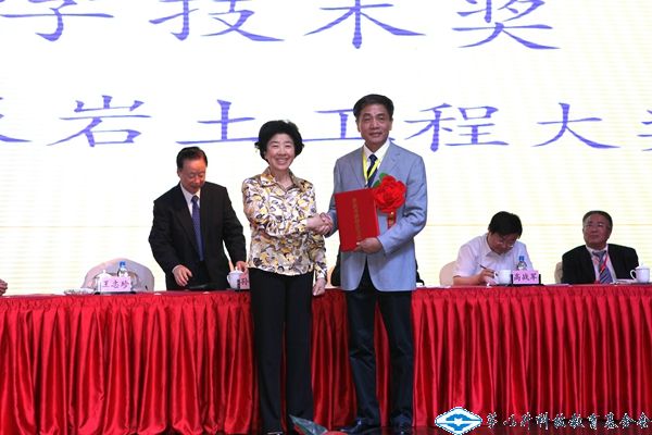 久久久精品国产亚洲成人满18免费网站