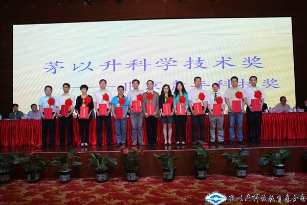 久久久精品国产亚洲成人满18免费网站