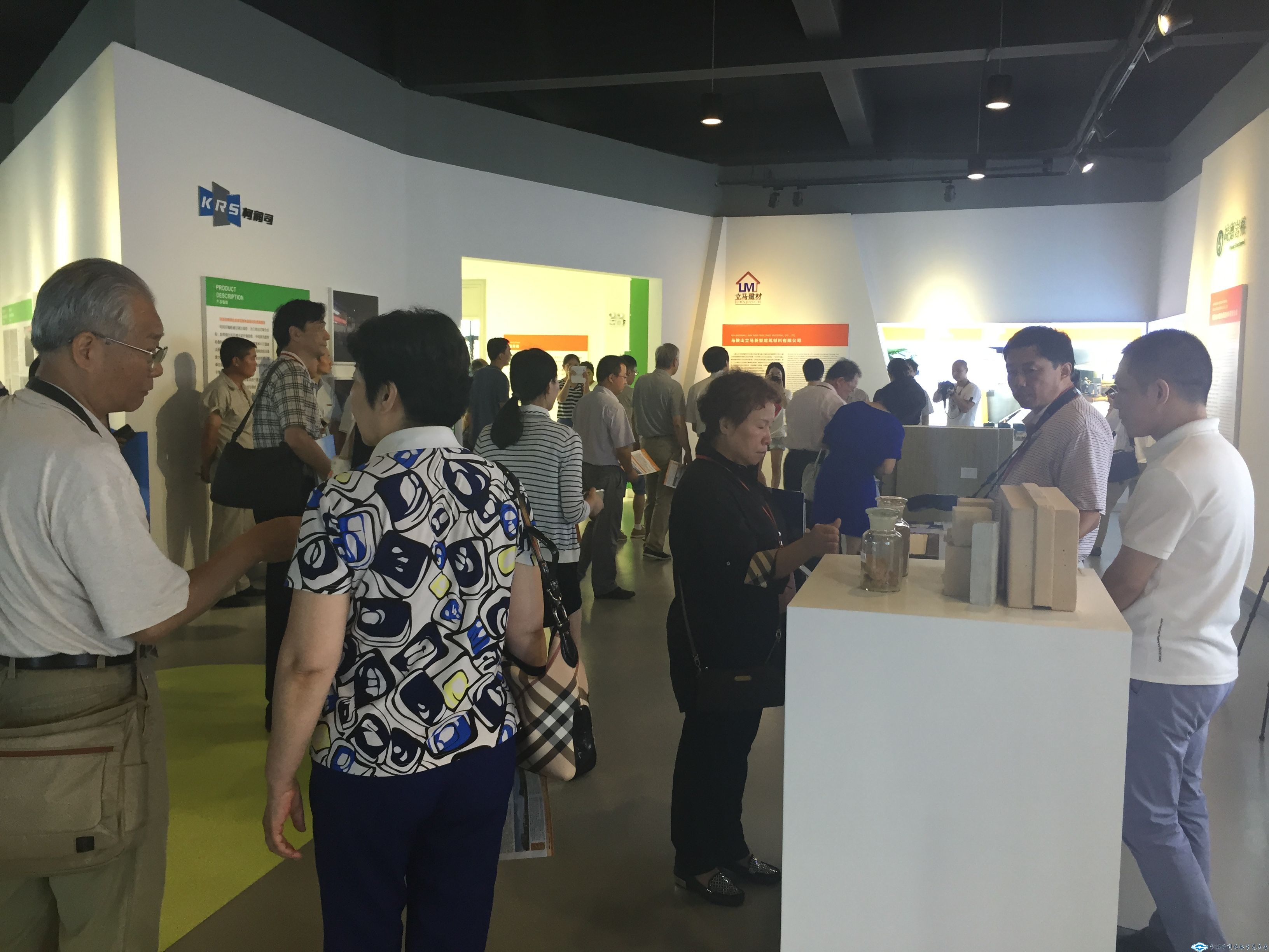 久久久精品国产亚洲成人满18免费网站