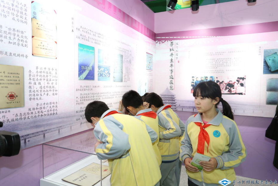 久久久精品国产亚洲成人满18免费网站