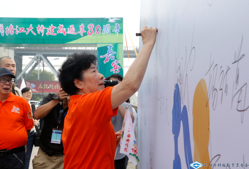 久久久精品国产亚洲成人满18免费网站