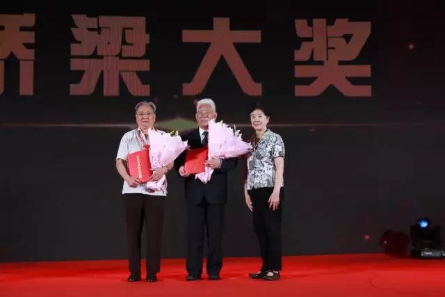 久久久精品国产亚洲成人满18免费网站