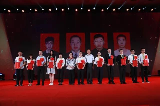 久久久精品国产亚洲成人满18免费网站