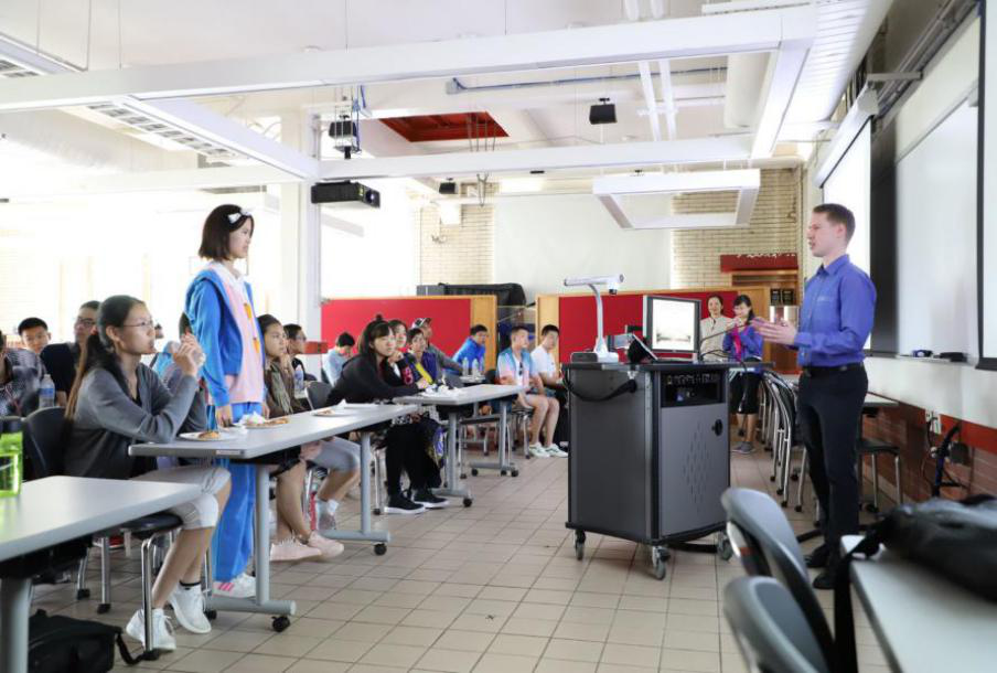 久久久精品国产亚洲成人满18免费网站